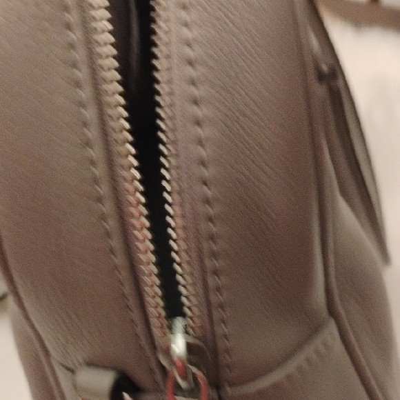 EIegant Taupe Micheal Kors Handbag with Chain Detail - Picture 5 of 5
